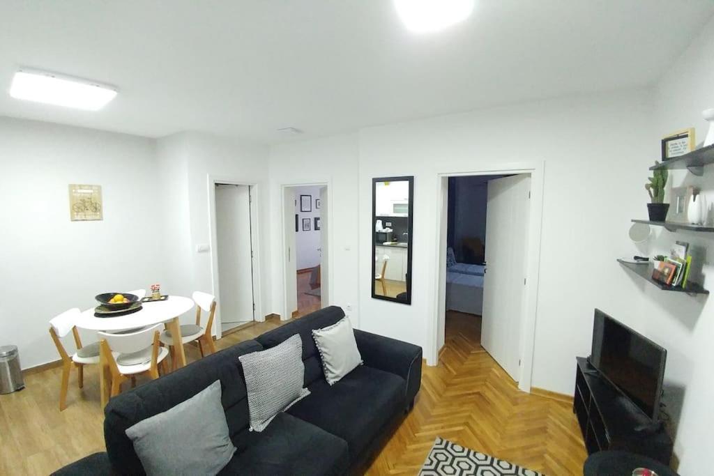 Apartment Wake Up For 4 Belgrad Exteriör bild